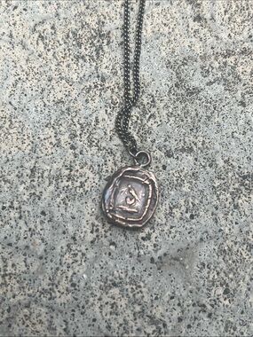 Pyrrha Elegant bronze Pendant Necklace